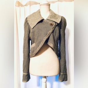 Women’s Hinge long Sleeve Jacket in Large with mid cut measurement